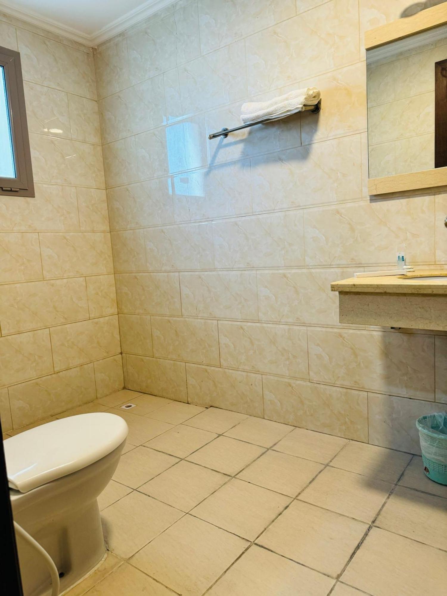 Al Hayat Suites Apartment Manama Exterior photo